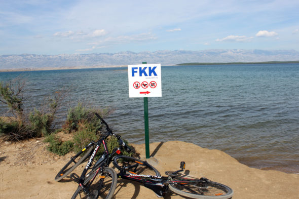 Fajna i na dodatek piaszczysta plaża w Chorwacji dla naturystów (FKK).