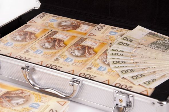 Ponad 1,4 mln złotych rocznie – tyle średnio zarabiają „Misiewicze”!