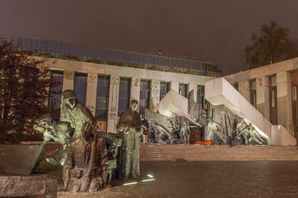 Wybory zarządza prezydent, zatwierdza Sąd Najwyższy.